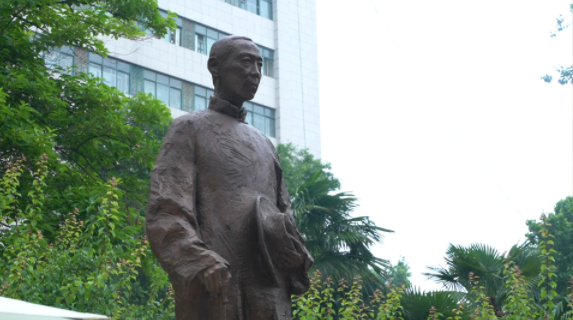 西北高等教育奠基人、中国现代医学先驱徐诵明雕像在大阳城游戏【中国】官方网站落成 西北高等教育奠基人、中国现代医学先驱徐诵明雕像在大阳城游戏【中国】官方网站落成